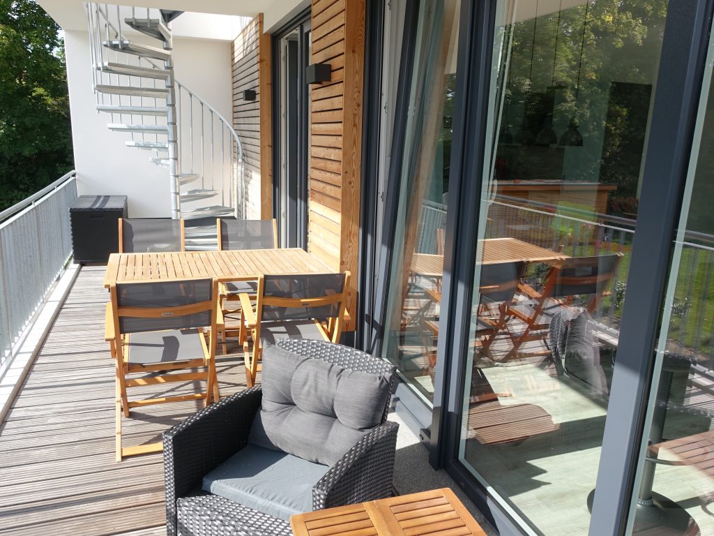 Balkon mit Zugang zur Dachterrasse
