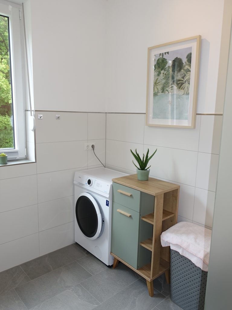 Waschmaschine im Bad vorhanden